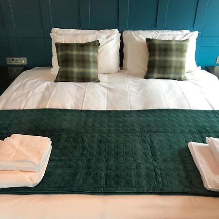 Hotel No.16 Seaham Habitación foto A bed with a bed runner