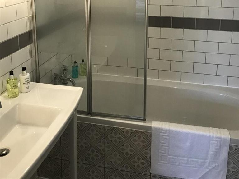 Hotel No.16 Seaham Exterior foto A shower enclosure with a sliding door