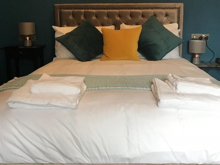 Hotel No.16 Seaham Habitación foto A bed with a headboard
