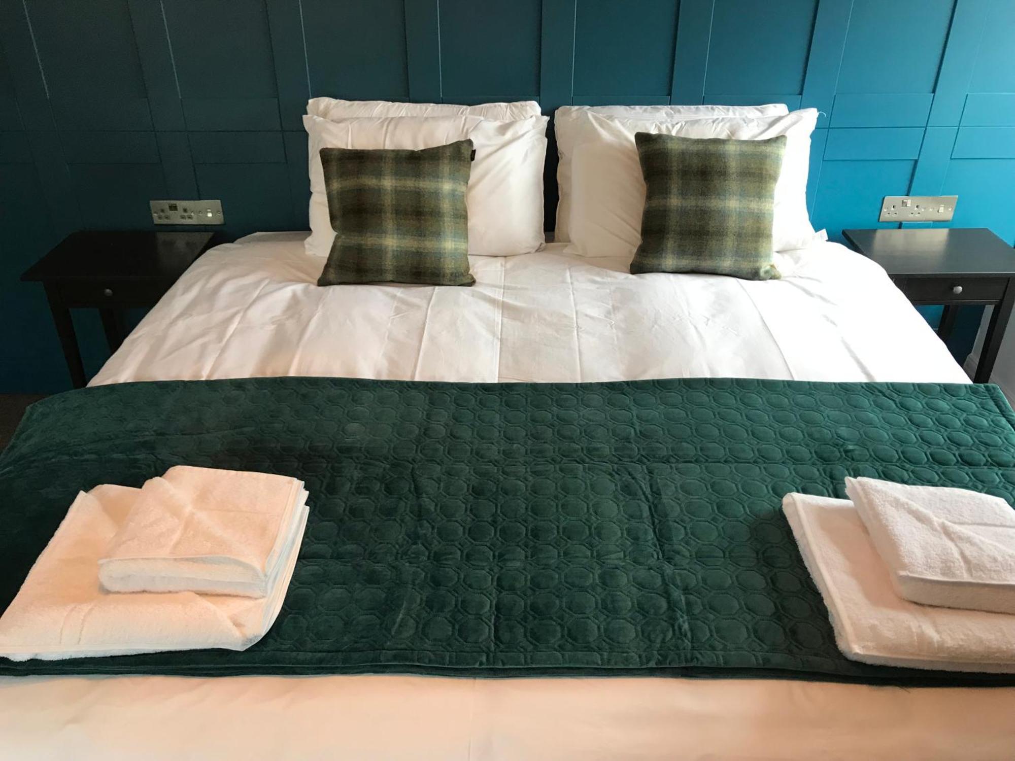 Hotel No.16 Seaham Habitación foto A bed with a bed runner